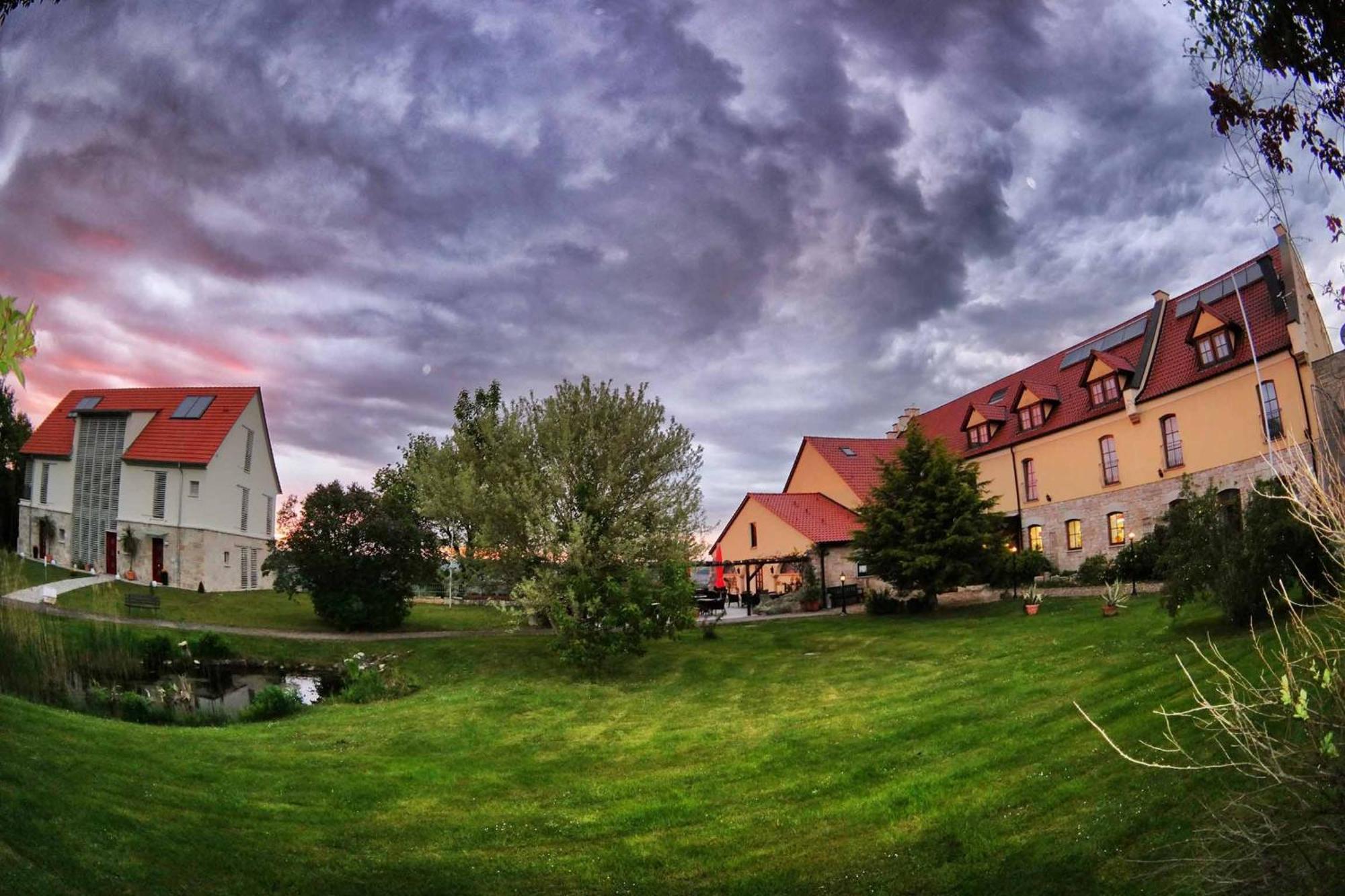 Hotel Und Restaurant Rittergut Kreipitzsch Naumburg  Eksteriør bilde